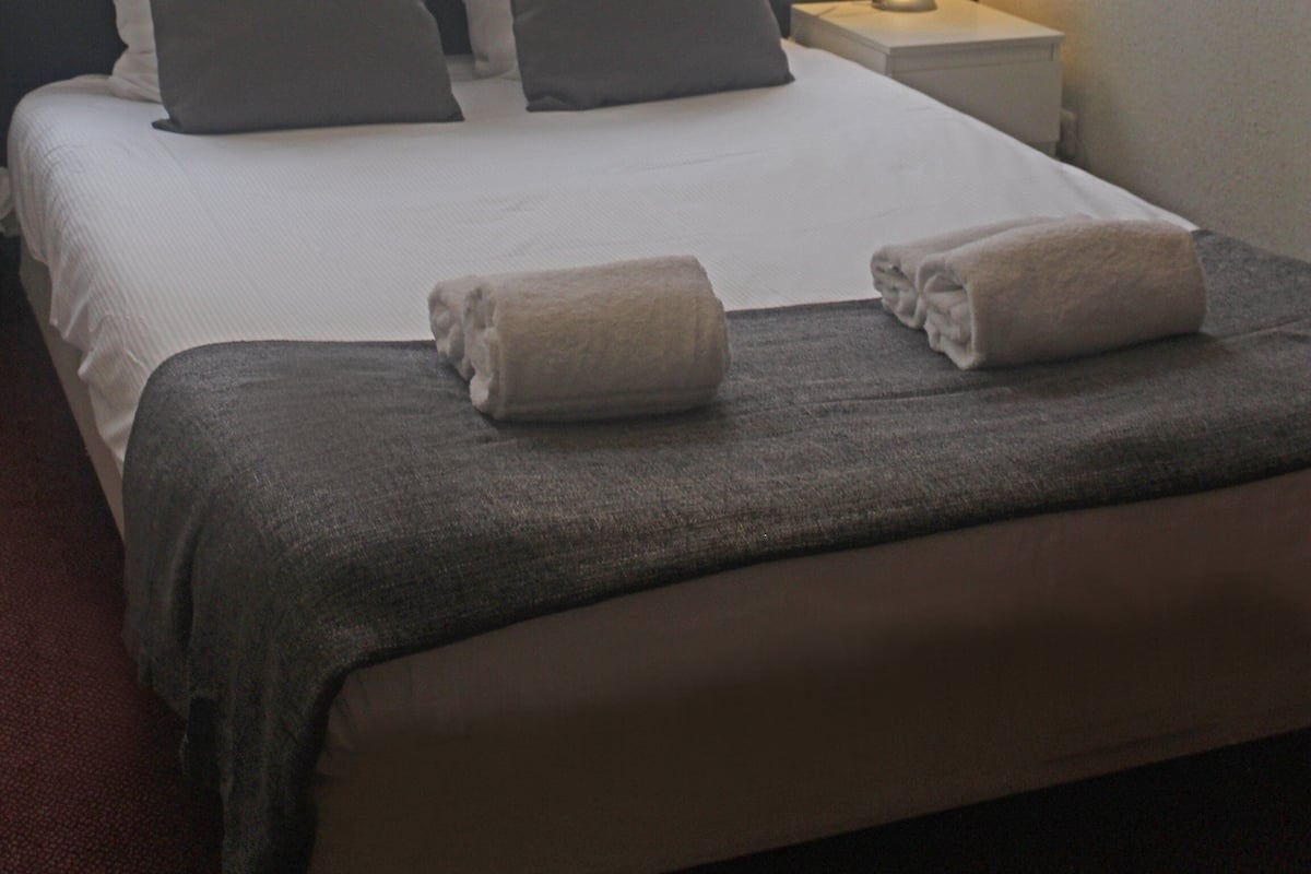 Double Room | Desk, blackout curtains, iron/ironing board, free WiFi