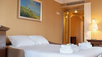 Habitación familiar | Ropa de cama hipoalergénica y minibar