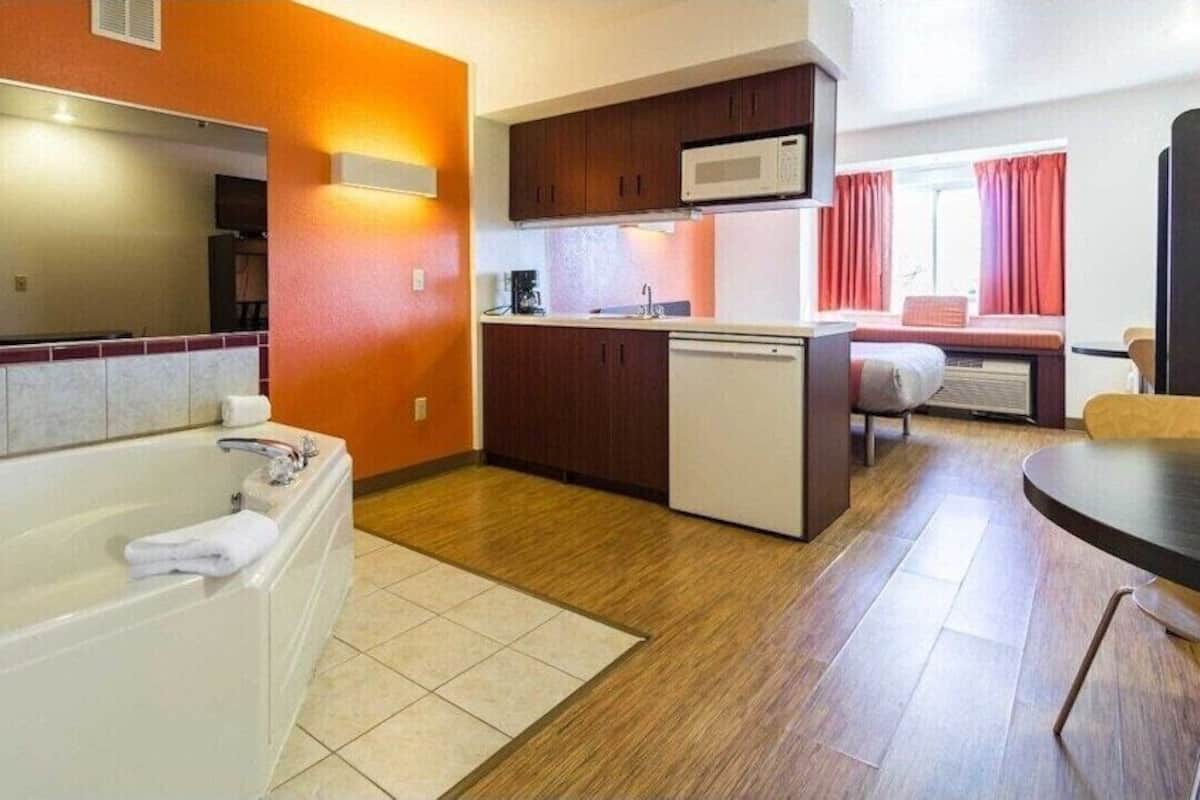 In-room safe, laptop workspace, blackout curtains, free WiFi