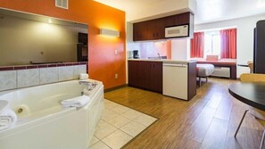 Deluxe Suite, 1 Queen Bed, Non Smoking, Hot Tub | In-room safe, laptop workspace, blackout drapes, free WiFi - Motel 6 Huron, OH - Sandusky (Huron)