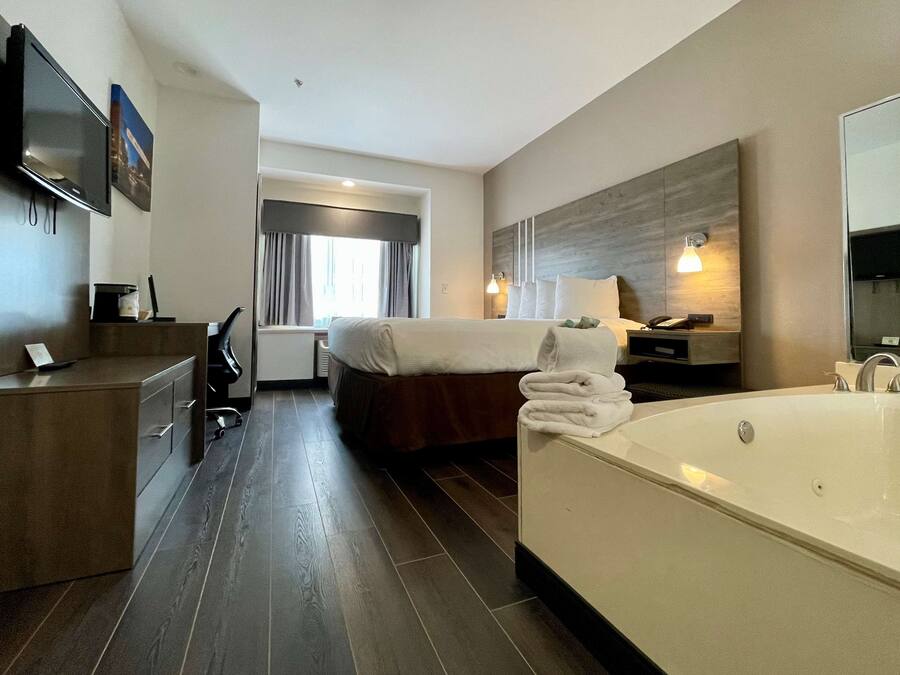 1 bedroom, in-room safe, desk, laptop workspace