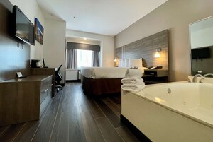 1 bedroom, in-room safe, desk, laptop workspace