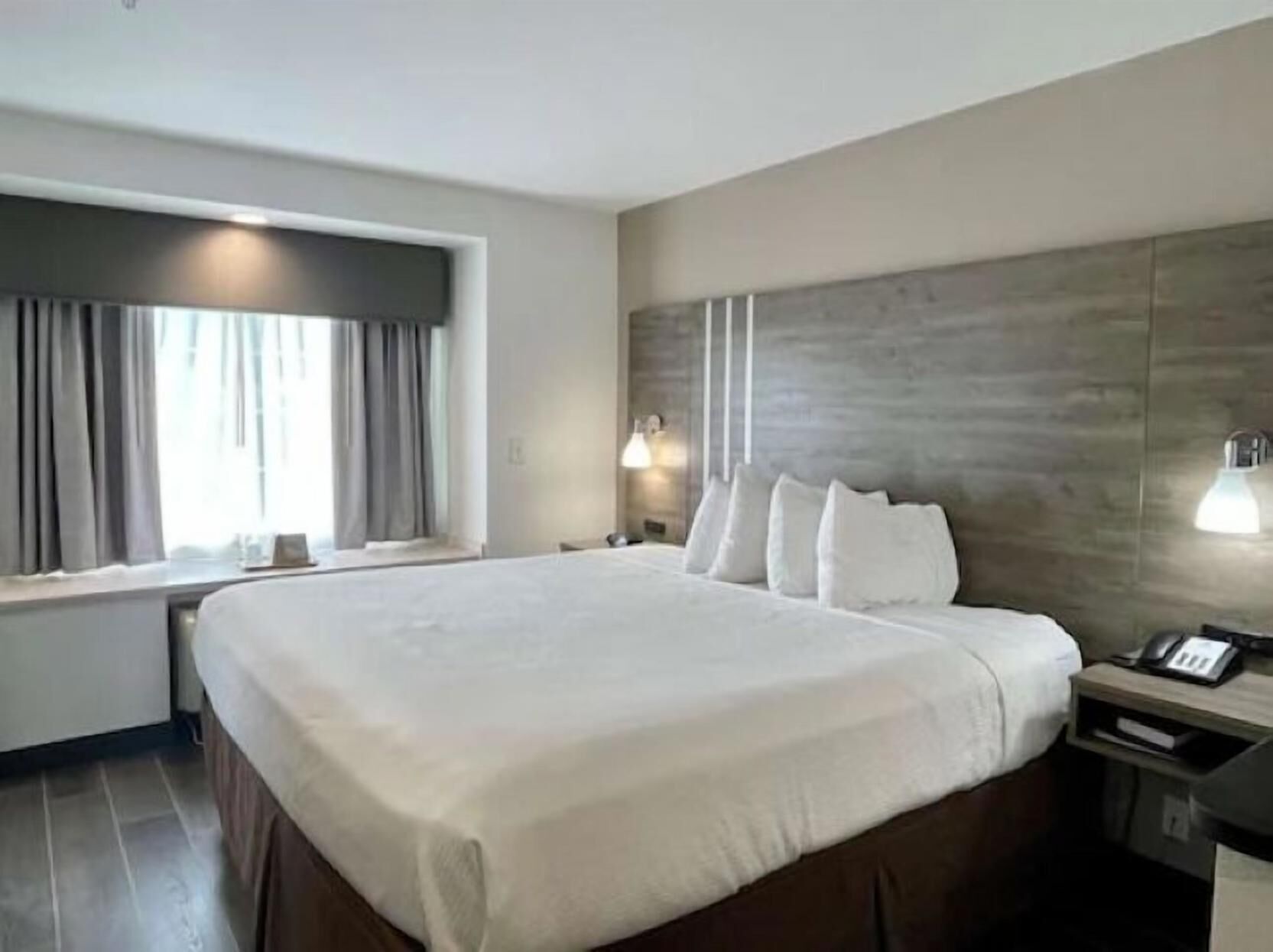 1 bedroom, in-room safe, desk, laptop workspace