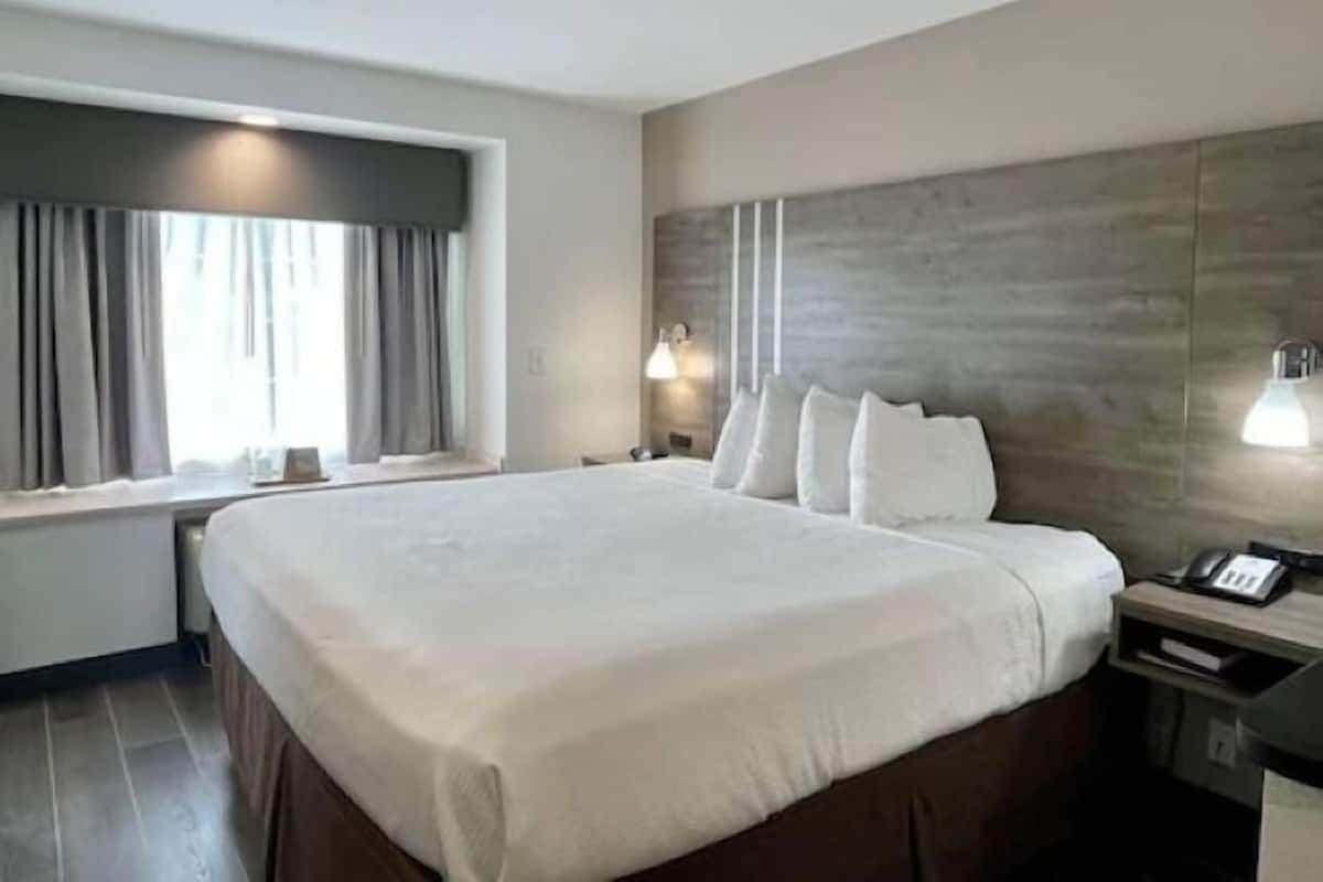 1 bedroom, in-room safe, desk, laptop workspace