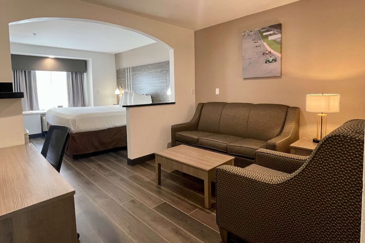 Habitación estándar, 1 cama King size, con acceso para personas discapacitadas, para no fumadores | 1 habitación, caja de seguridad en la habitación y escritorio