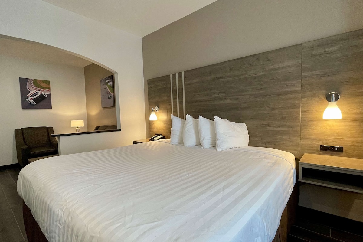 1 bedroom, in-room safe, desk, laptop workspace