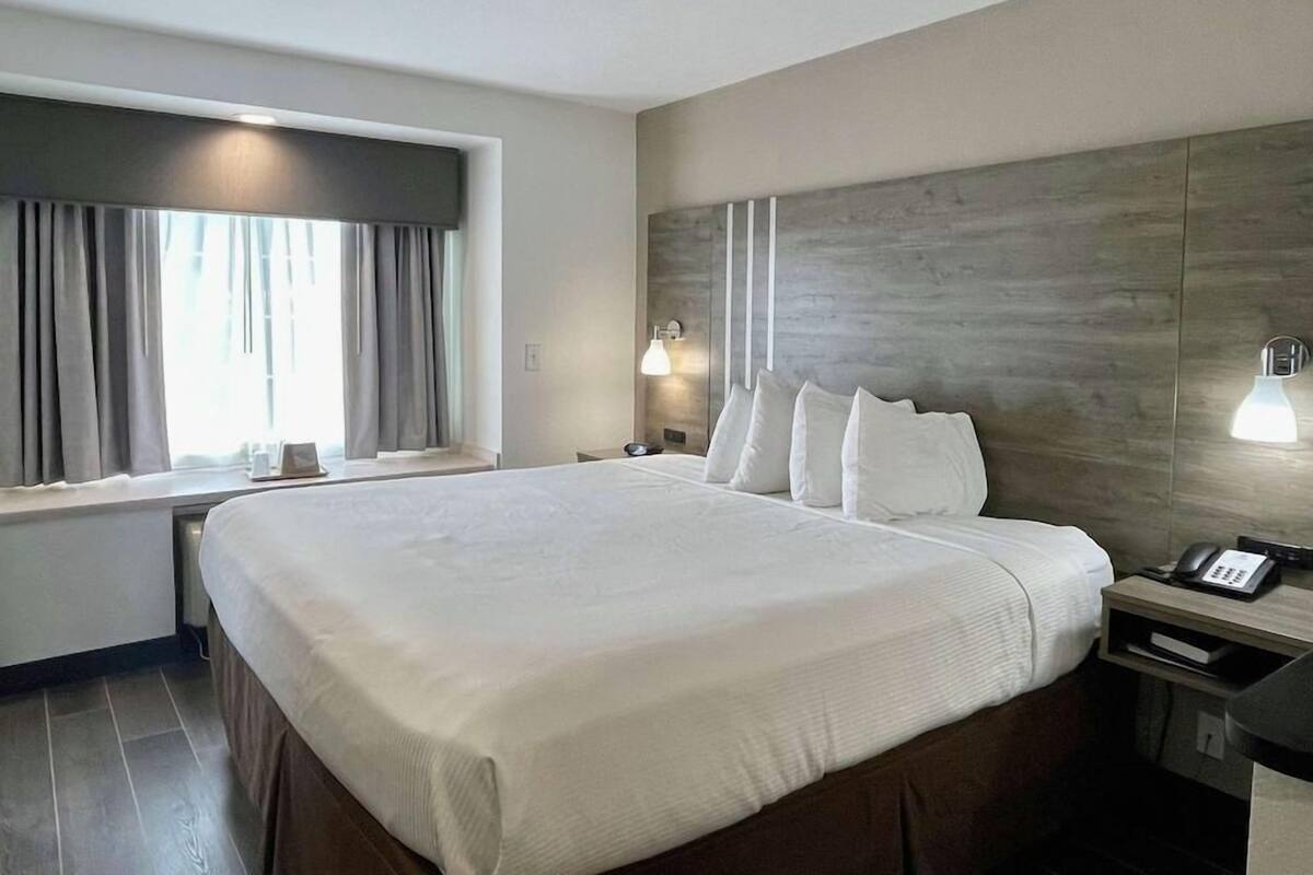 1 bedroom, in-room safe, desk, laptop workspace