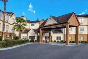 Exterior - Red Roof Inn PLUS+ & Suites Savannah - I-95 (Savannah)