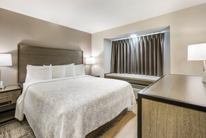 ห้องดีลักซ์, เตียงคิงไซส์ 1 เตียง (Smoke Free) | เครื่องนอนป้องกันสารก่อภูมิแพ้, ตู้นิรภัยในห้องพัก, โต๊ะทำงาน