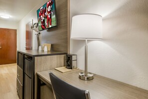 Premium Room, 1 King Bed (Upgraded Bedding & Snack, Smoke Free) | Hypo-allergenic bedding, in-room safe, desk, laptop workspace - Red Roof Inn PLUS+ & Suites Savannah - I-95 (Savannah)
