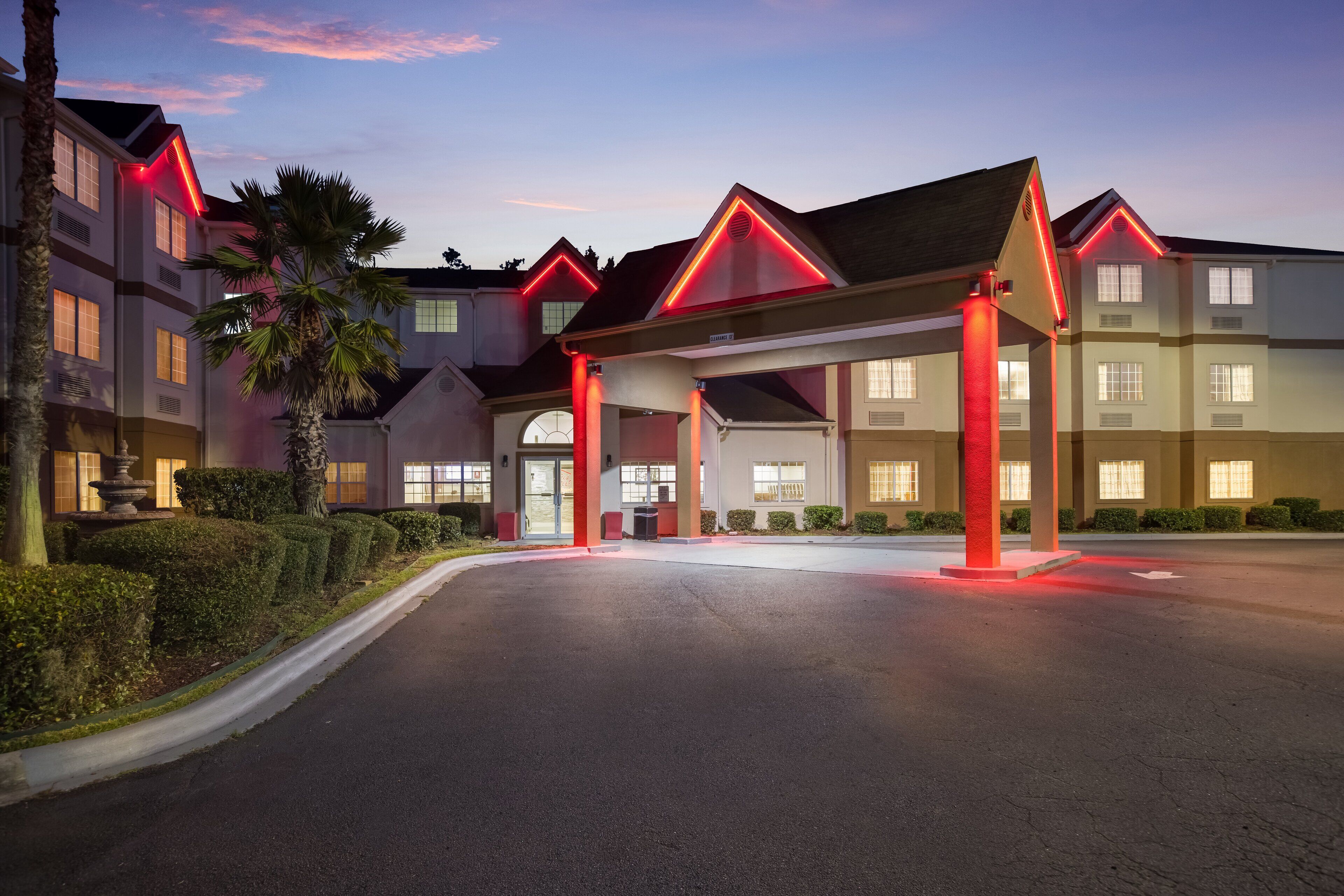 Photo - Red Roof Inn PLUS+ & Suites Savannah – I-95
