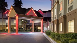 Unclassified image, 4 of 40, button - Red Roof Inn PLUS+ & Suites Savannah - I-95 (Savannah)