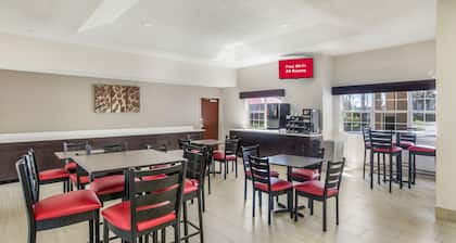 Red Roof Inn PLUS+ & Suites Savannah - I-95
