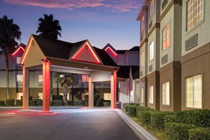 Exterior - Red Roof Inn PLUS+ & Suites Savannah - I-95 (Savannah)