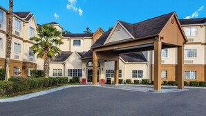 Unclassified image, 2 of 40, button - Red Roof Inn PLUS+ & Suites Savannah - I-95 (Savannah)