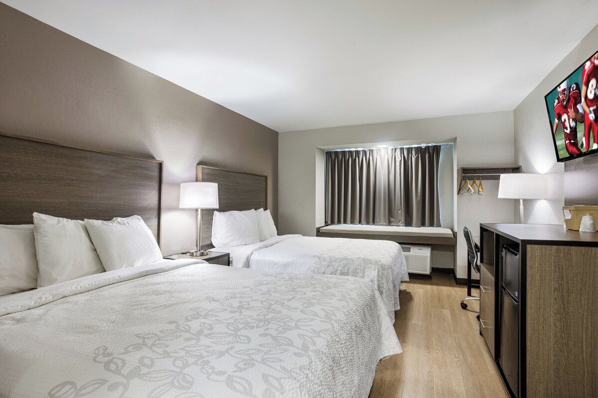 Deluxe Room, 2 Queen Beds, Accessible (Smoke Free) | Hypo-allergenic bedding available, in-room safe, desk, laptop workspace