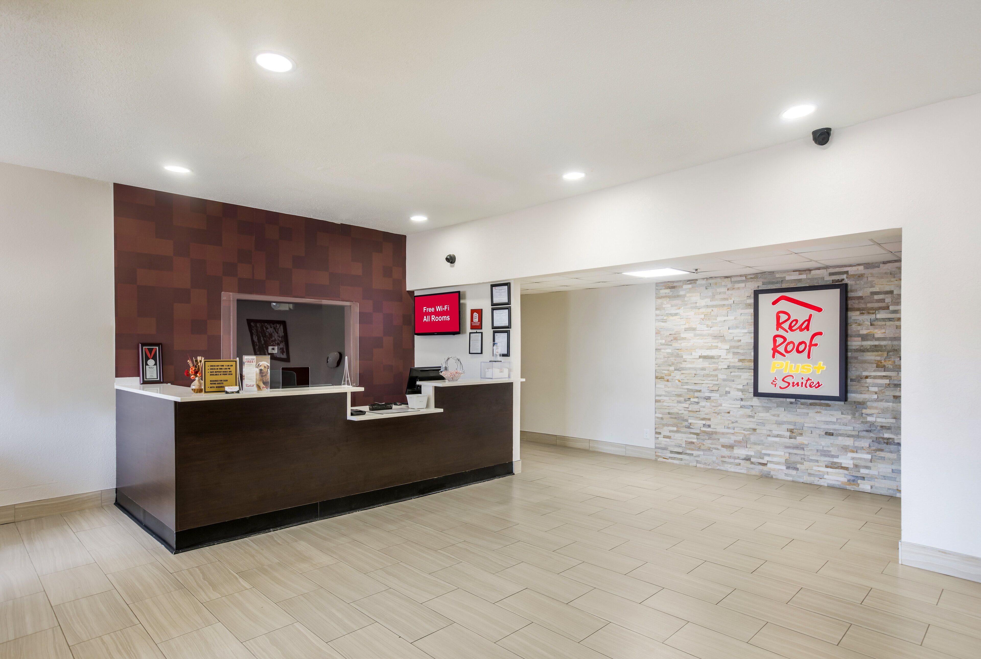 Photo - Red Roof Inn PLUS+ & Suites Savannah – I-95