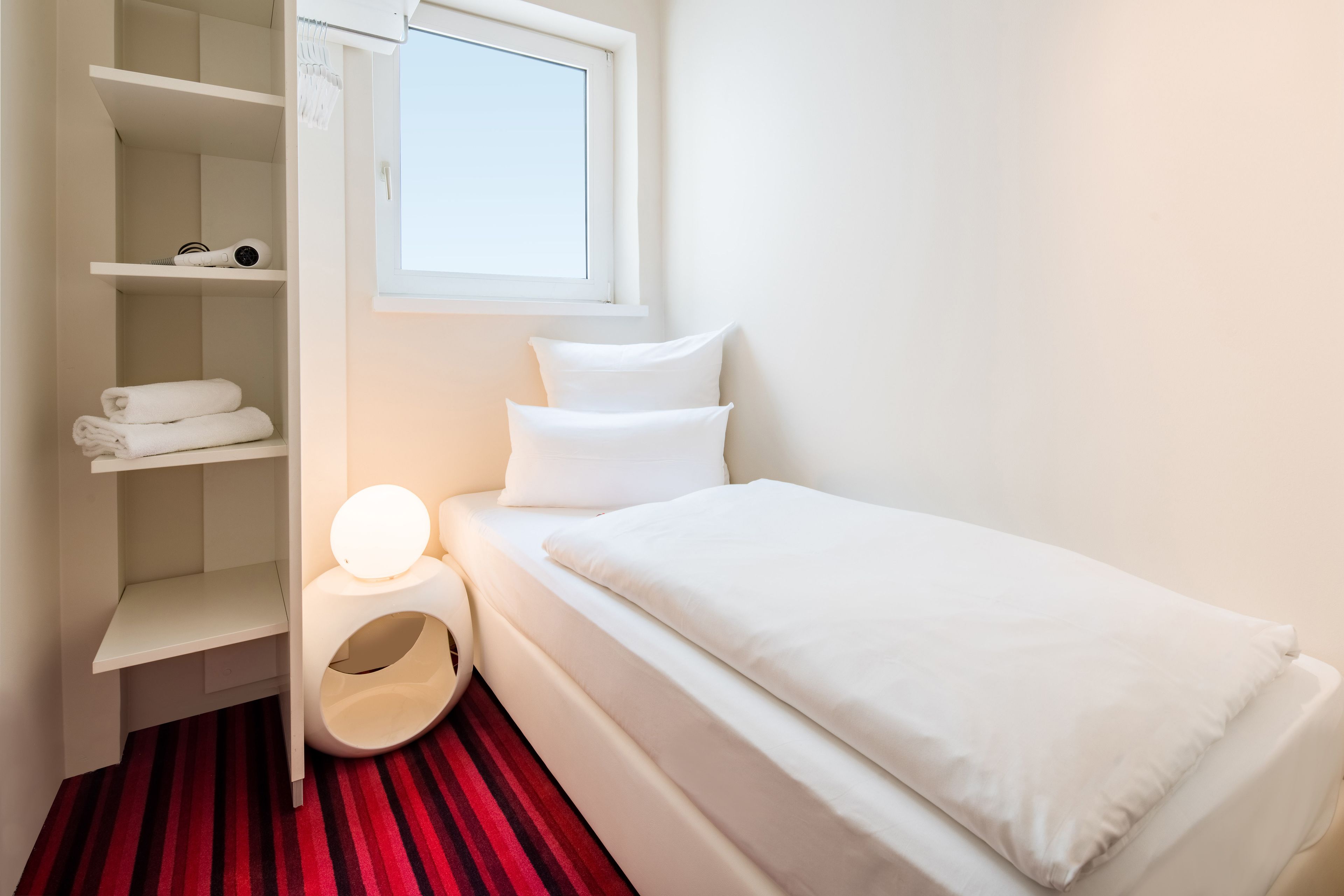 double room | living area | flat-screen tv