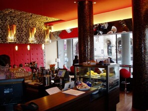 Bar (in der Unterkunft)
