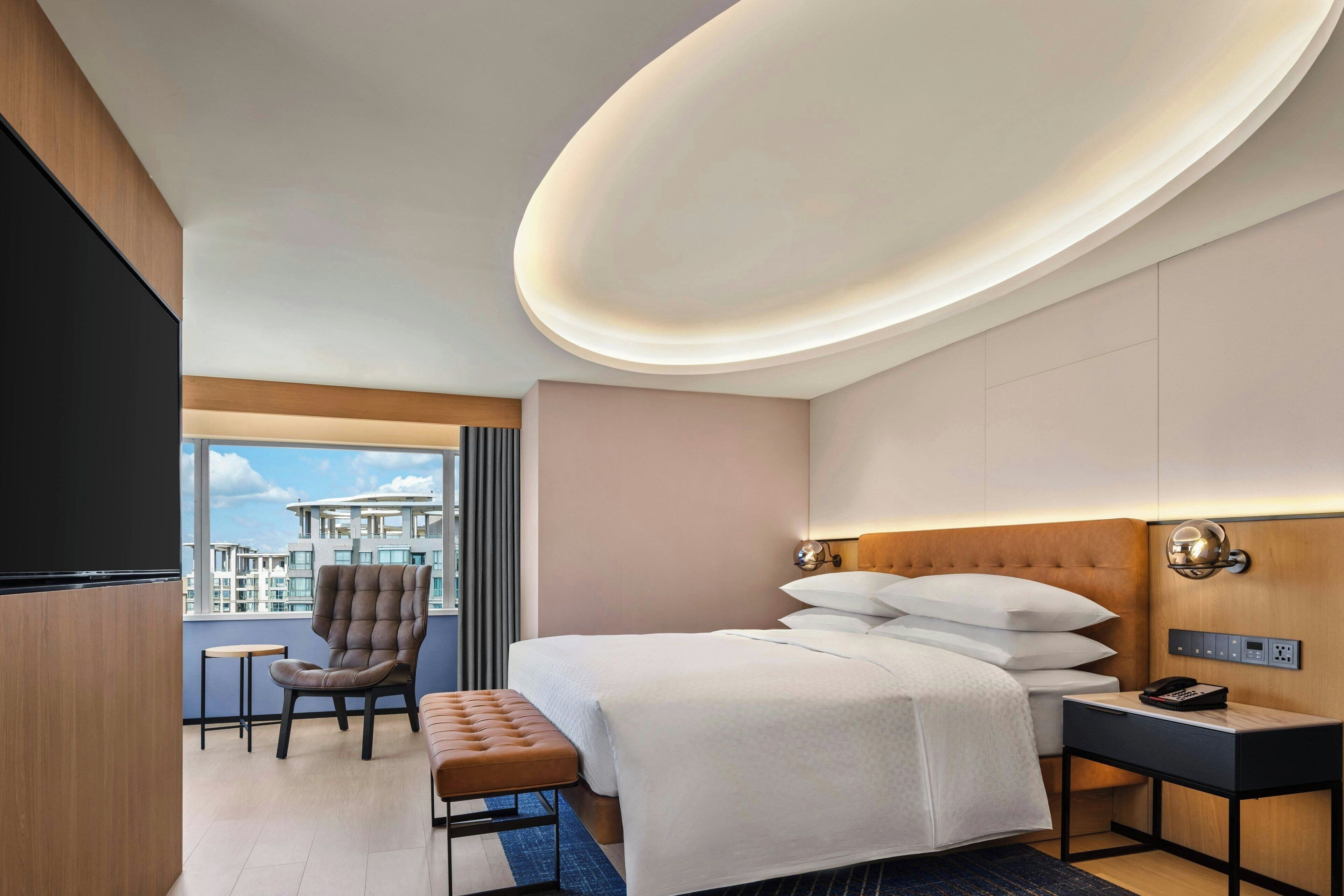 Suite, 1 Bedroom, City View | Rollaway beds, bed sheets