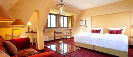 Hypo-allergenic bedding, minibar, in-room safe, desk