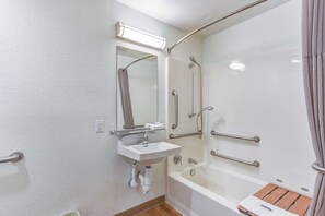 Accessible bathroom - Motel 6 Portland, OR - Tigard West (Tigard)