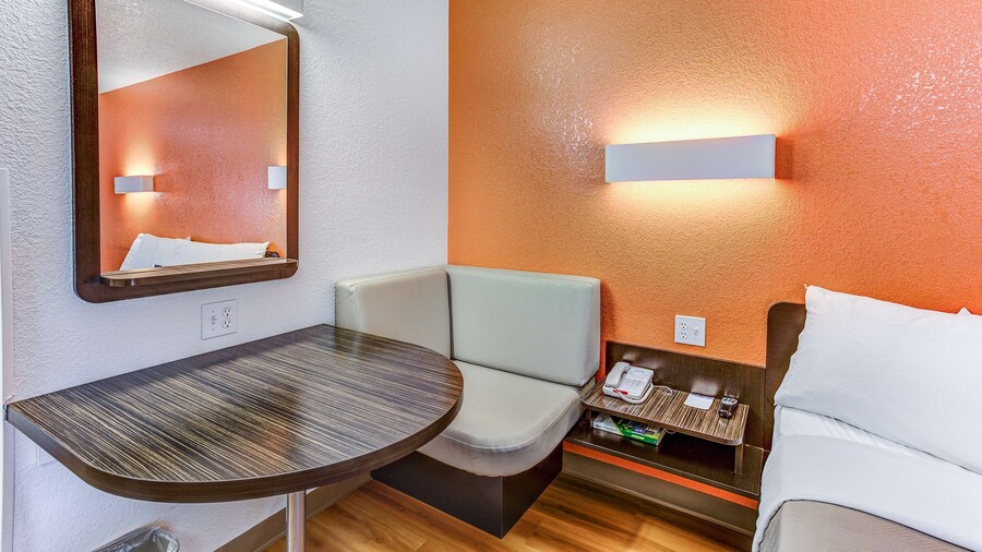 Motel 6 Portland, OR - Tigard West