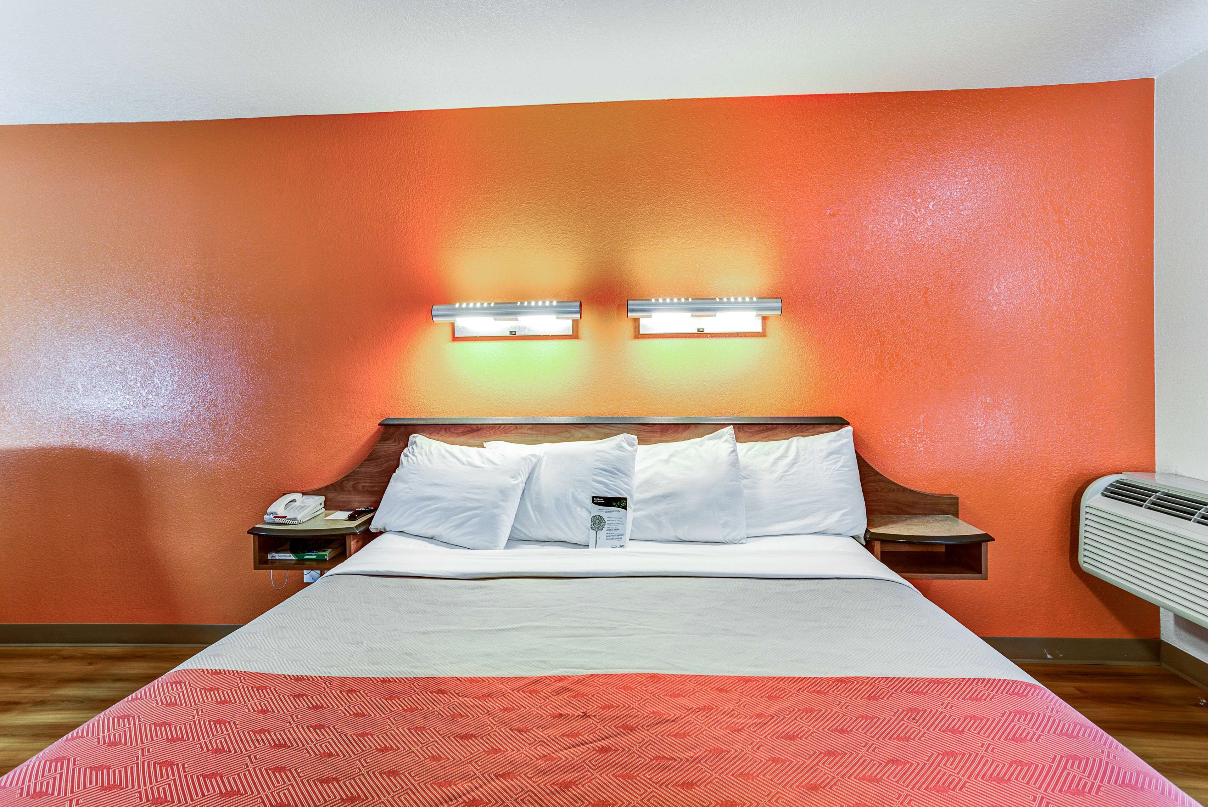 WiFi (free), bed sheets