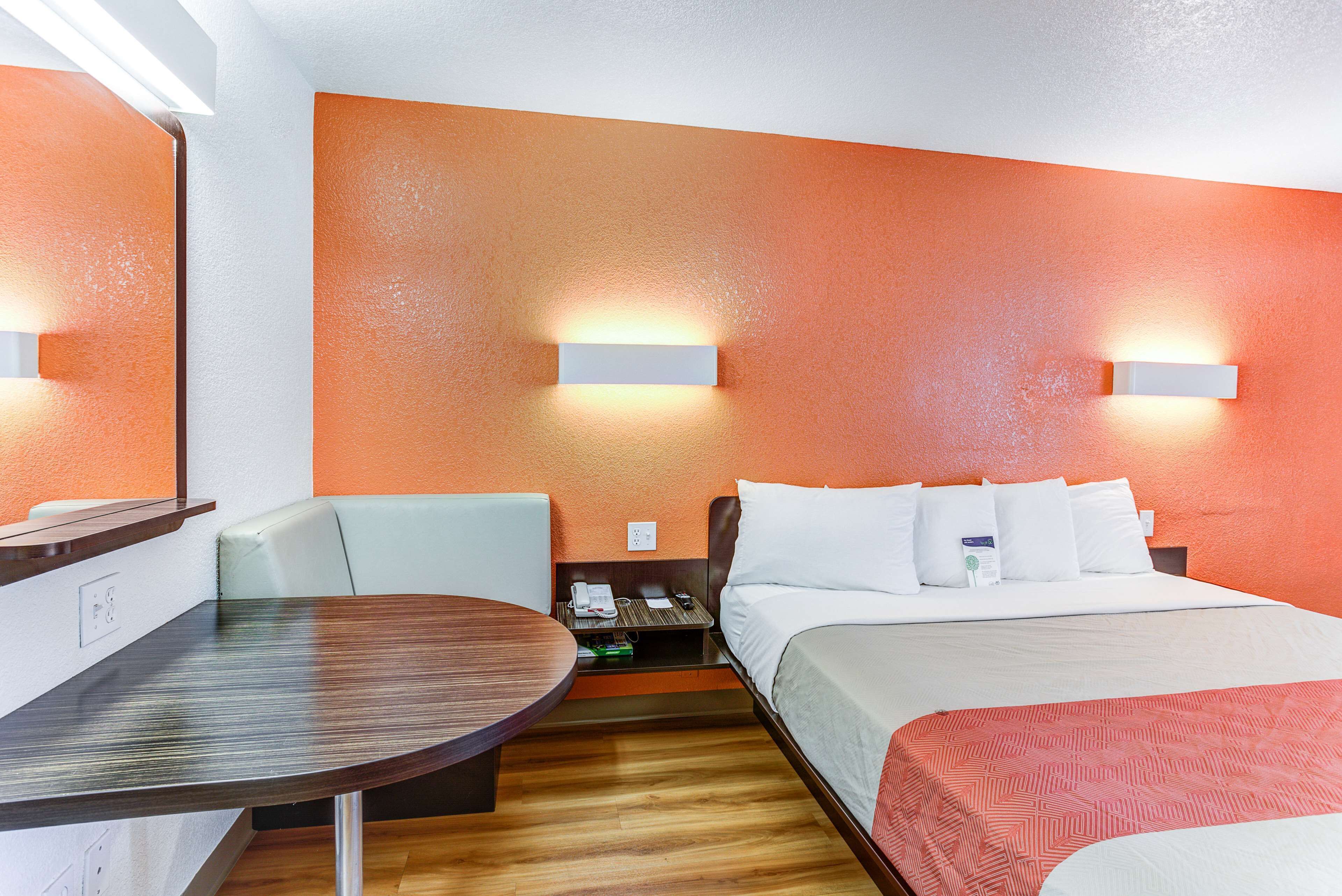 WiFi (free), bed sheets