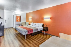 Deluxe-Zimmer, 1 King-Bett, Nichtraucher | Kostenloses WLAN, Bettwäsche, Rollstuhlgeeignet