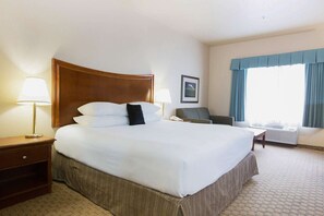 Premium bedding, in-room safe, desk, blackout curtains - Red Lion Inn & Suites McMinnville (McMinnville)