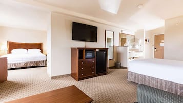 Family Suite (No Pets) | Premium bedding, in-room safe, desk, blackout curtains