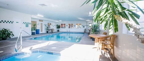 Indoor pool, sun loungers