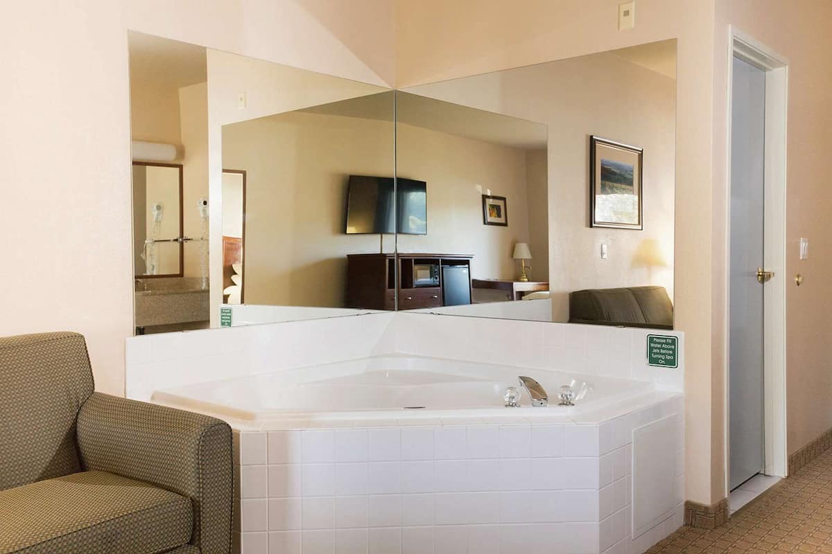 Suite Executive, 1 letto king, idromassaggio (Adults Only) | Vasca idromassaggio privata