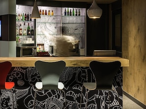 Bar (trong khuôn viên)