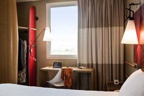 Premium bedding, desk, blackout curtains, soundproofing - ibis Paris Défense Courbevoie (Courbevoie)
