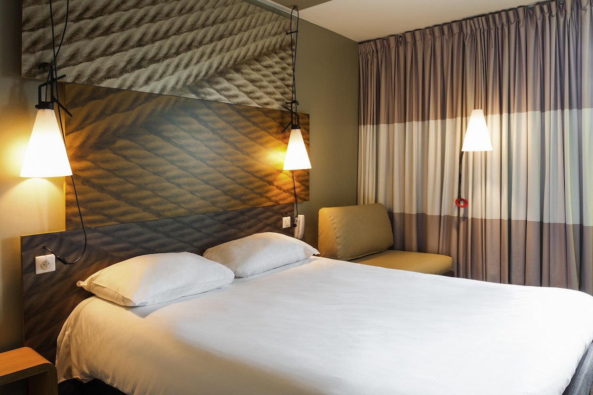 Standard Room, 1 Double Bed | Premium bedding, desk, blackout drapes, soundproofing