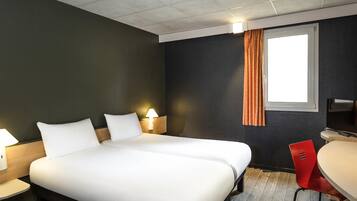 Literie de qualité supérieure, surmatelas, bureau, rideaux occultants