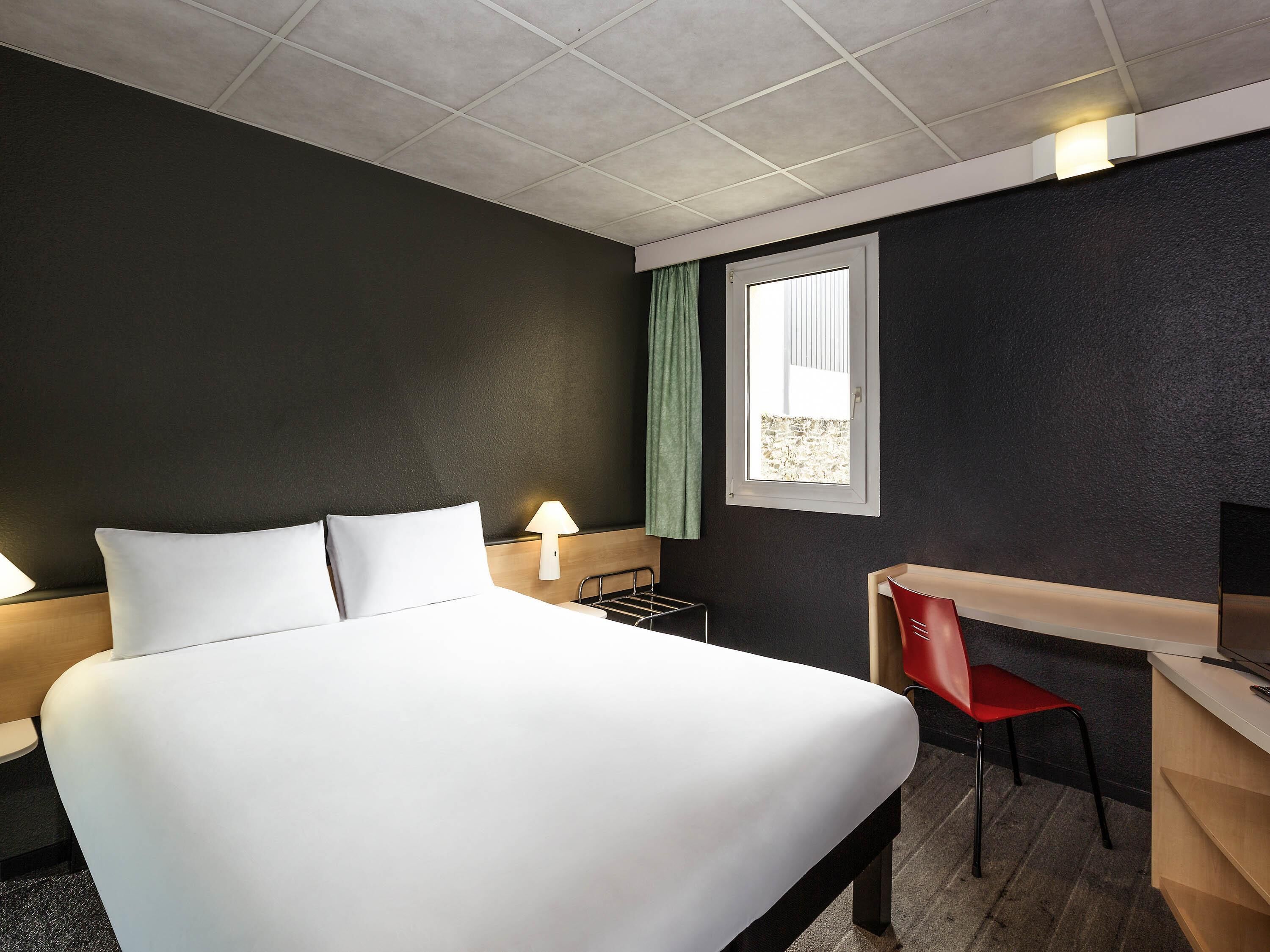 Standard Room, 1 Double Bed | Premium bedding, pillow-top beds, desk, blackout curtains