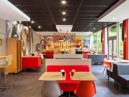 Desayuno buffet todos los días (con cargo). ibis Lannion Cote de Granit Rose