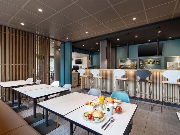 Daily buffet breakfast (EUR 13.9 per person)