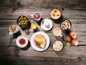 Daily buffet breakfast (EUR 13.9 per person)