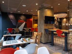Daily buffet breakfast (EUR 13.9 per person)