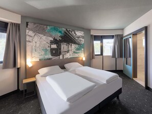 Premium bedding, desk, soundproofing, free WiFi - B&B HOTEL Wuppertal-City (Wuppertal)