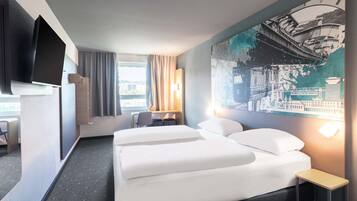 Premium bedding, desk, soundproofing, free WiFi