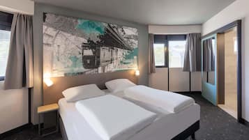 Premium bedding, desk, soundproofing, free WiFi