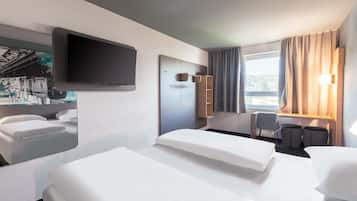 Premium bedding, desk, soundproofing, free WiFi