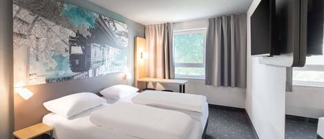 Premium bedding, desk, soundproofing, free WiFi