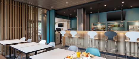 Petit déjeuner buffet (13.9 EUR par personne)