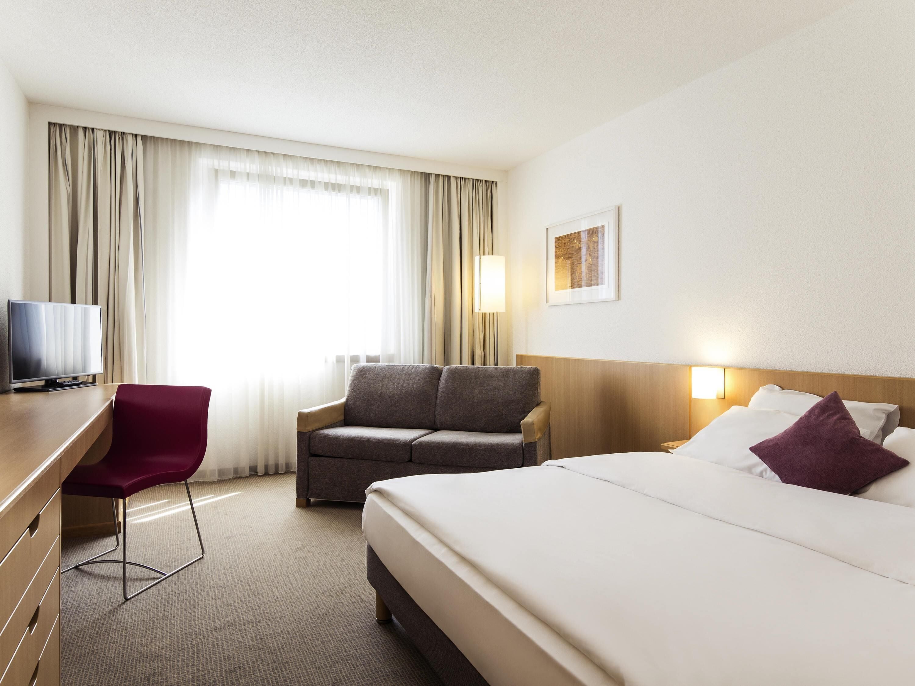 standard room, 1 queen bed with sofa bed | hypo-allergenic bedding, in-room safe, individually decorated, desk